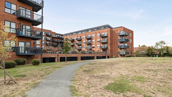 2 Bedroom Flat For Sale In Ashford, Ashford, TW15