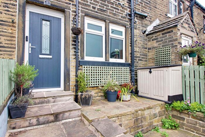 1 Bedroom Cottage For Sale In Spring Gardens, Sowerby Bridge, West Yorkshire, HX6