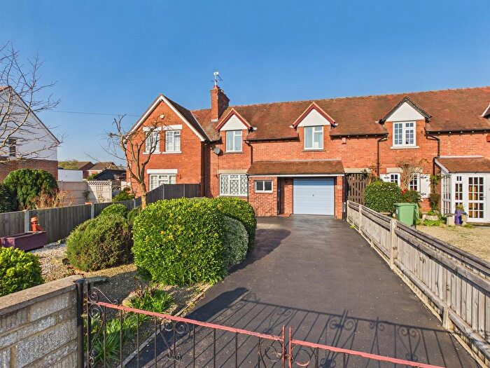 3 Bedroom Terraced House For Sale In Innsworth Lane, Longlevens, Gloucester, GL2