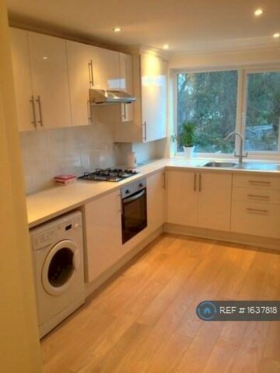 3 Bedroom Terraced House To Rent In Waverley Road, Reading, RG30