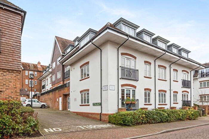 2 Bedroom Flat For Sale In Middle Village, Haywards Heath, RH16