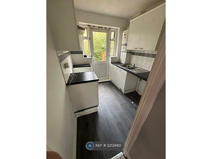 2 Bedroom Flat To Rent In Moremead Road, London, SE6