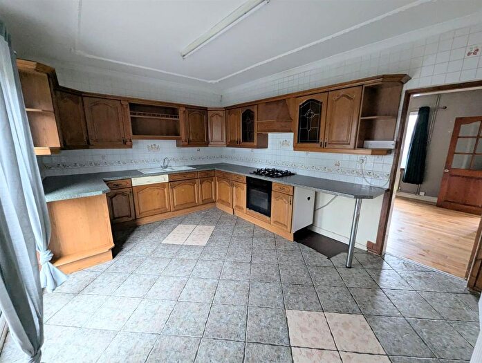 3 Bedroom Semi-Detached House To Rent In King Street, Bradley, WV14