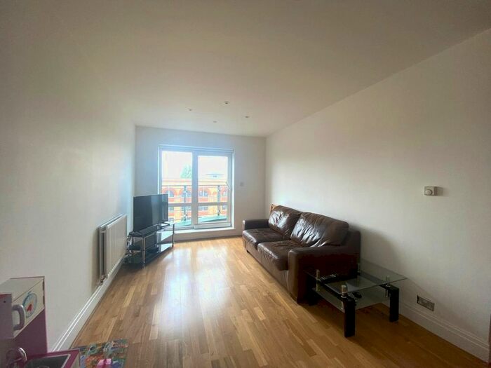 2 Bedroom Flat To Rent In Warren House, Beckford Close, London, W14