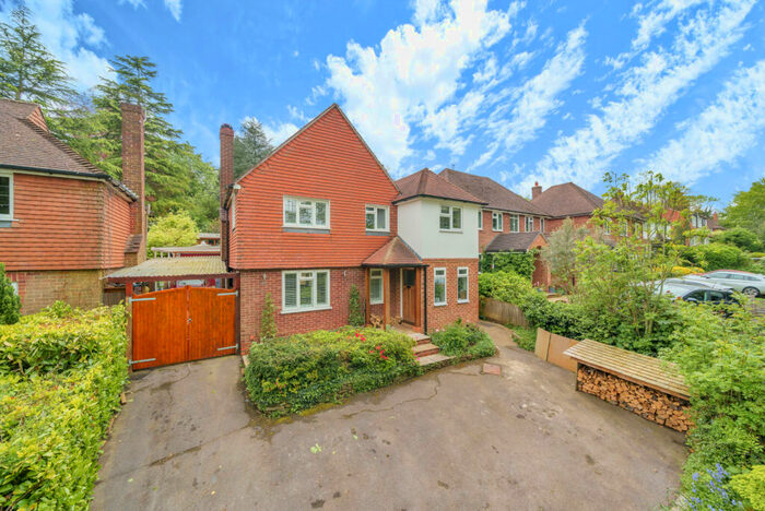 4 Bedroom Detached House For Sale In Abbots Close, Guildford, GU2