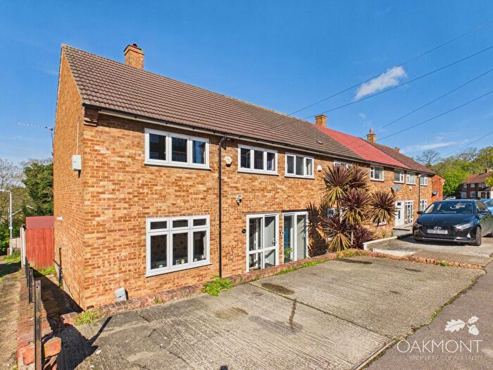 3 Bedroom End Of Terrace House For Sale In Redcar Road, Romford, RM3