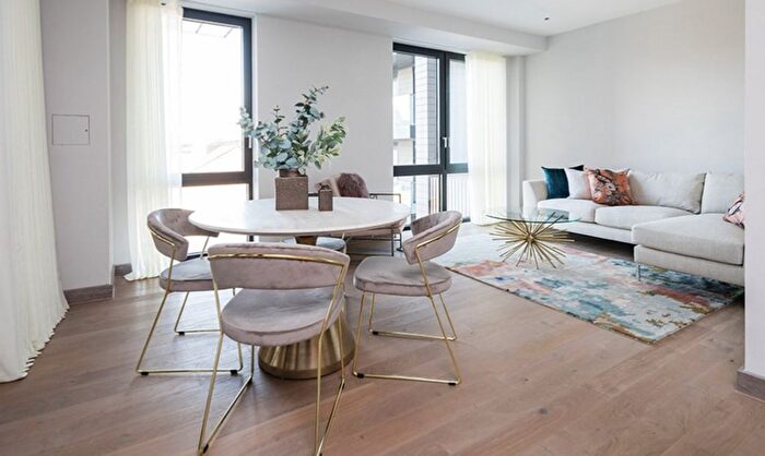 2 Bedroom Flat To Rent In Wandsworth High Street, London, SW18