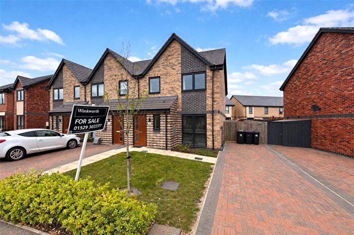 3 Bedroom Semi Detached House For Sale In Newstead Street, Sleaford, Lincolnshire, NG34