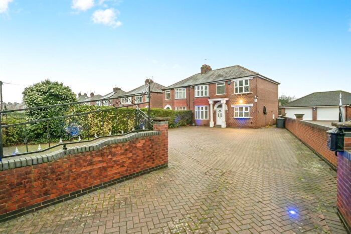 4 Bedroom Semi-Detached House For Sale In Tickhill Road, Balby, Doncaster, DN4
