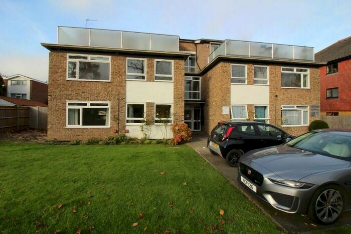 1 Bedroom Flat To Rent In The Avenue, Worcester Park, Surrey, KT4