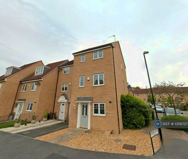 4 Bedroom Semi-Detached House To Rent In Hill Rise, Washington, NE38