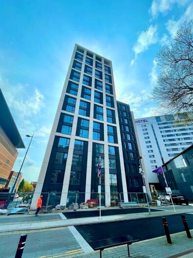 2 Bedroom Apartment To Rent In St Martin's Place, Broad Street, B15