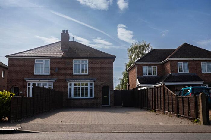 3 Bedroom Semi Detached House For Sale In Rotten Row, Pinchbeck, PE11