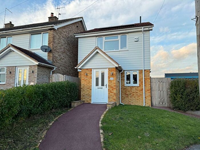 2 Bedroom Detached House For Sale In Iden Crescent, Staplehurst, Tonbridge, TN12