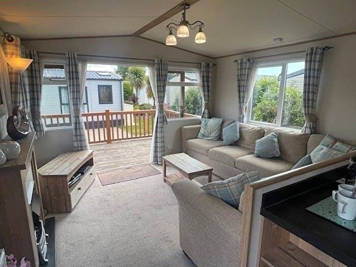 2 Bedroom Park Home For Sale In Par, PL24