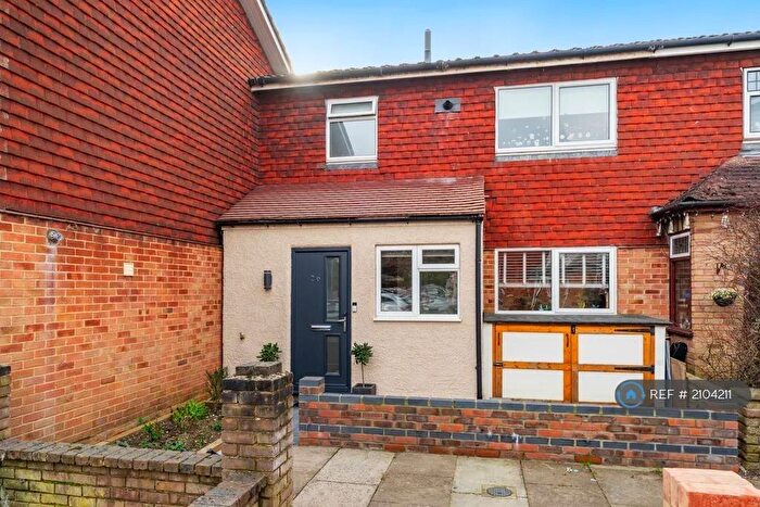 3 Bedroom Terraced House To Rent In Twickenham Close, Croydon, CR0