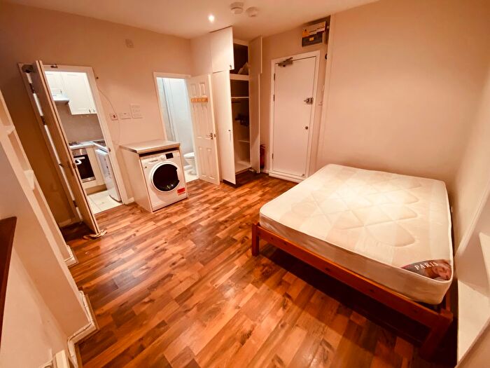 Studio To Rent In Queens Avenue, London, N10
