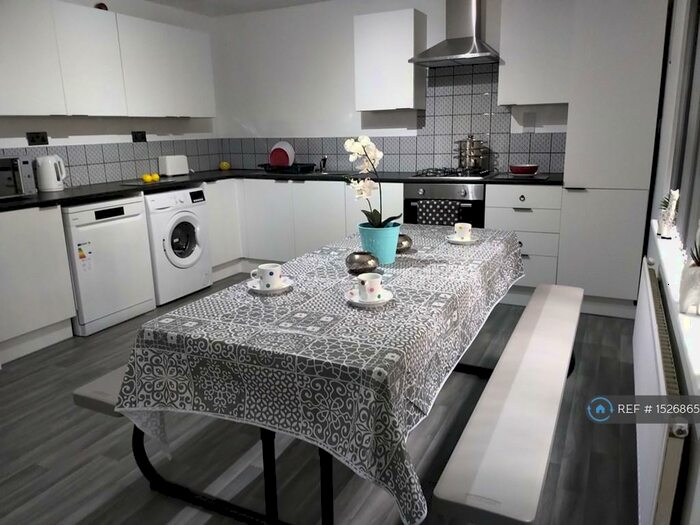 6 Bedroom Terraced House To Rent In Denison Court, Nottingham, NG7