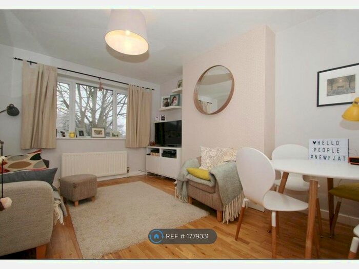 2 Bedroom Flat To Rent In Acacia Road, Leamington Spa, CV32