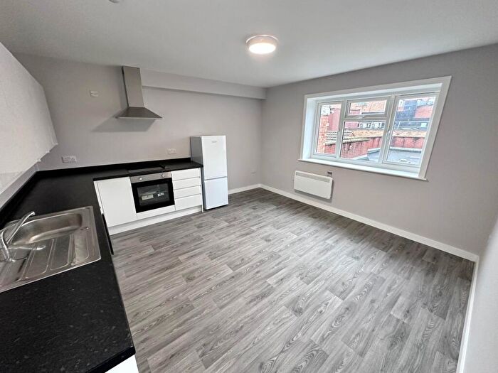 2 Bedroom Flat To Rent In Swan Street, Loughborough, Leics, LE11