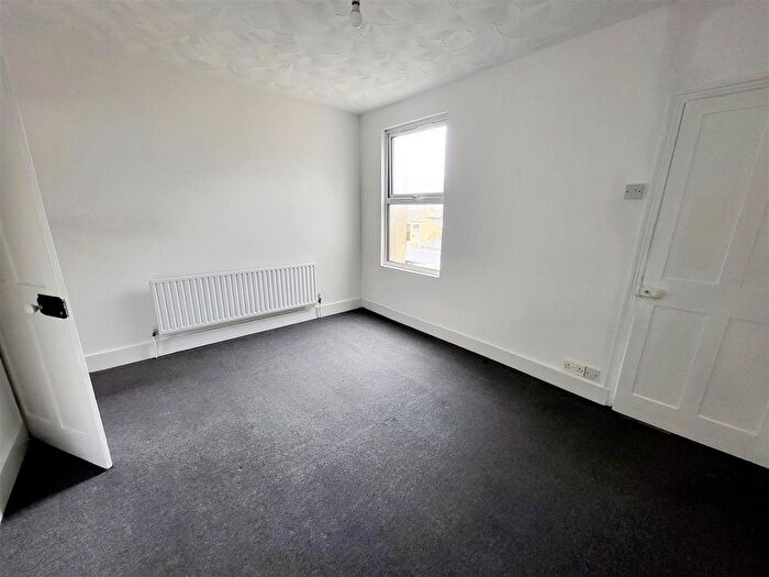2 Bedroom End Of Terrace House To Rent In Catherine Street, Rochester, ME1
