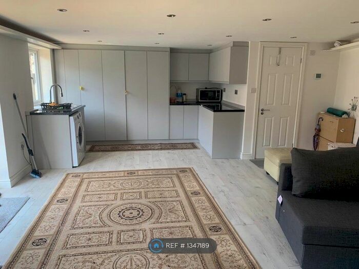 Studio To Rent In George Street, Hounslow, TW3