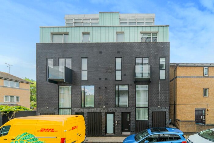 2 Bedroom Flat To Rent In Long Walk, London, SE1