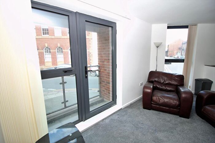 2 Bedroom Flat To Rent In Dun Street, Sheffield, Uk, S3