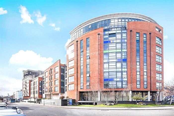 2 Bedroom Flat For Sale In Kennet Street, Reading, Berkshire, RG1