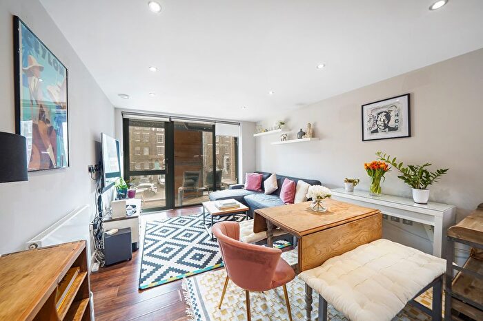 2 Bedroom Flat For Sale In Queens Road, London, SE15