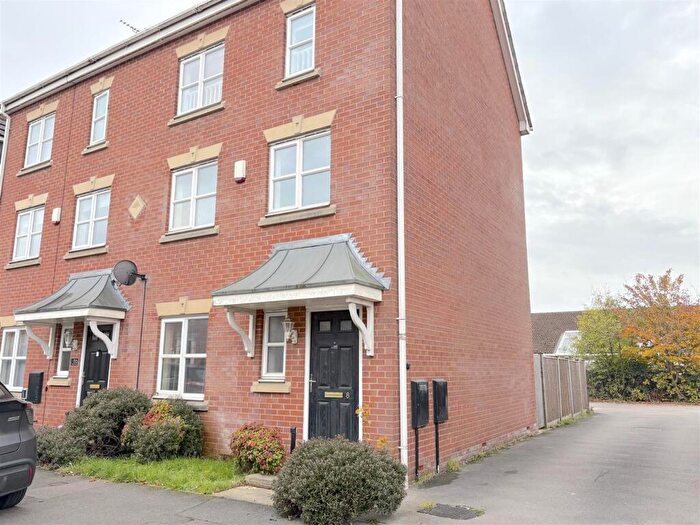 3 Bedroom Town House To Rent In Riveraine Close, Sutton In Ashfield, Nottinghamshire, NG17