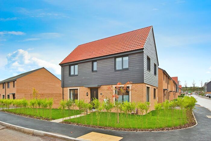 3 Bedroom Detached House For Sale In Sutton Grove, Crewkerne, TA18