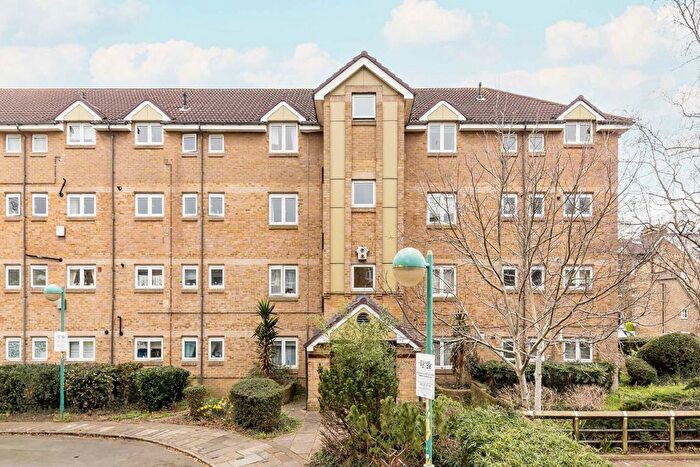 2 Bedroom Flat To Rent In Essex Court, Barnes, SW13