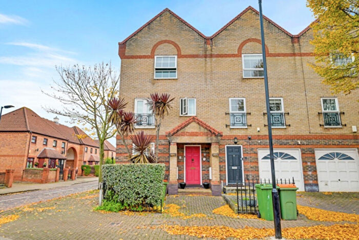 3 Bedroom End Of Terrace House For Sale In Valiant Way, London, E6