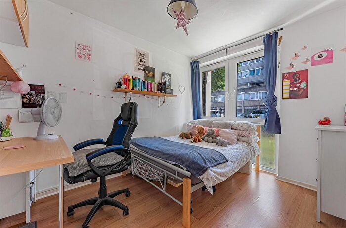 3 Bedroom Flat To Rent In Soane House, Roland Way, SE17