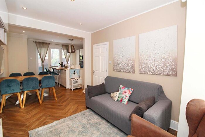 2 Bedroom House For Sale In Pylbrook Road, Sutton, SM1
