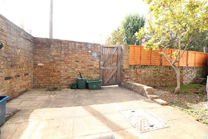 3 Bedroom Flat To Rent In Clifton Road, Isleworth, TW7