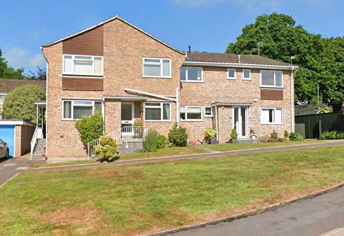 3 Bedroom Flat For Sale In Stirrup Close, Colehill, BH21