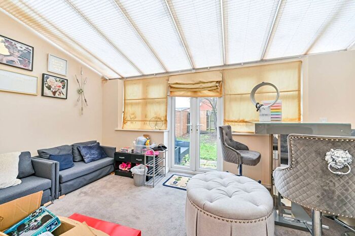 3 Bedroom Terraced House For Sale In Langtree Avenue, Cippenham Green, Slough, SL1