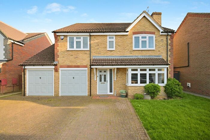 5 Bedroom Detached House For Sale In Gold Close, Broxbourne, EN10