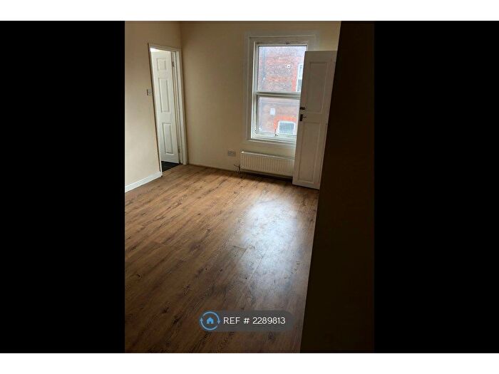 Studio To Rent In Wadsworth Road, Perivale, Greenford, UB6