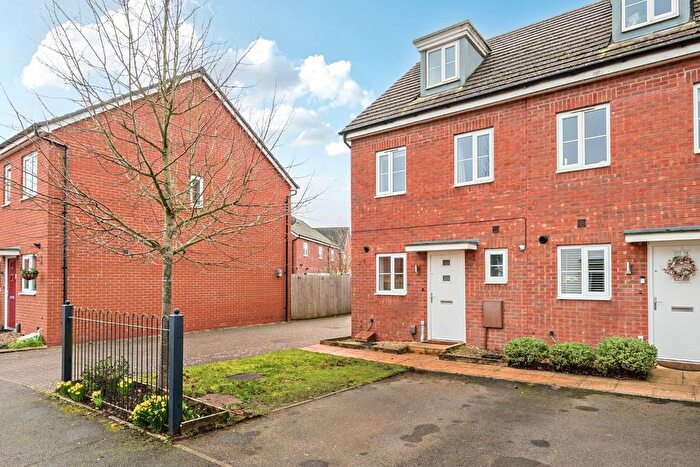 3 Bedroom End Terrace House For Sale In East Works Drive, Cofton Hackett, Birmingham, B45