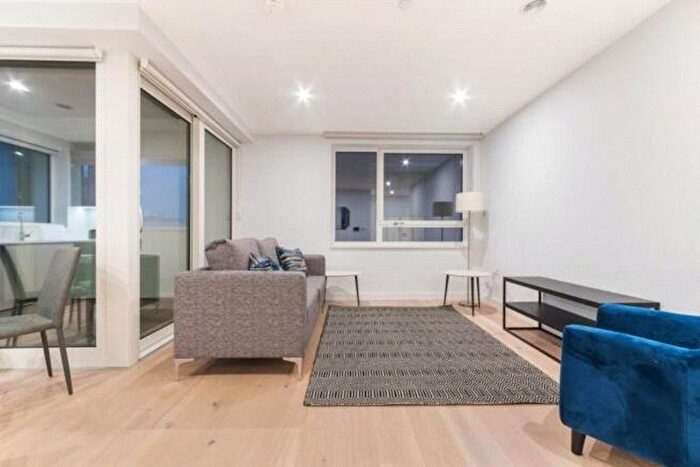 2 Bedroom Flat To Rent In Walton Heights, Elephant Amp; Castle, SE17