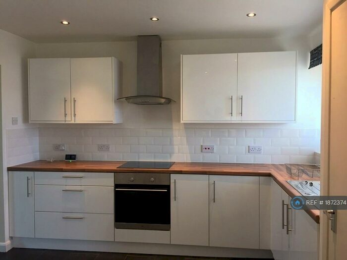 3 Bedroom Maisonette To Rent In Tintagel Close, Keynsham, Bristol, BS31