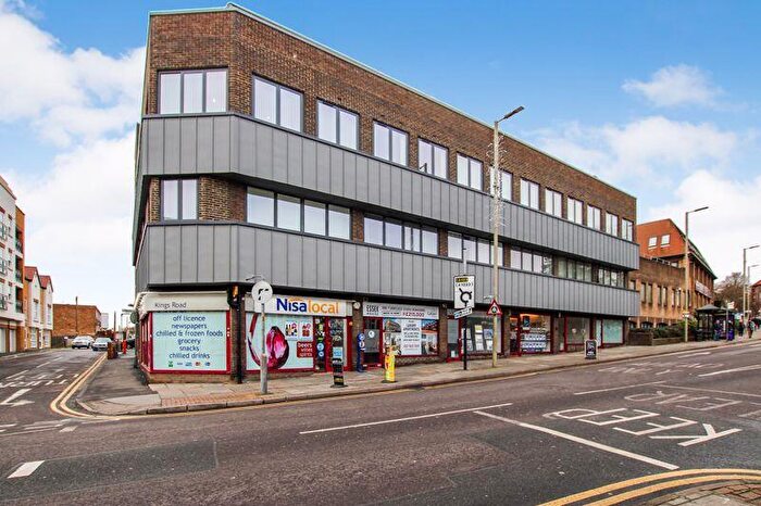 2 Bedroom Flat To Rent In Fairfield Road, Brentwood, CM14