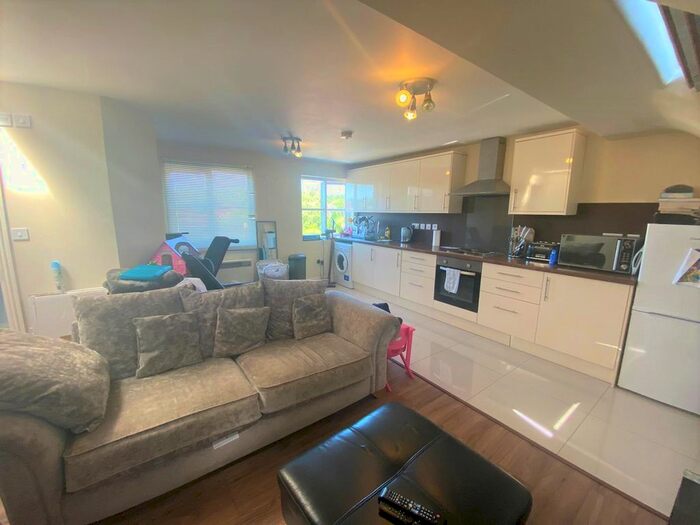 1 Bedroom Flat To Rent In Pinner Road, Northwood, HA6
