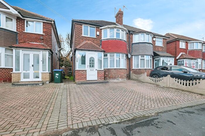 3 Bedroom Semi-Detached House To Rent In Waddington Avenue, Great Barr, Birmingham, B43