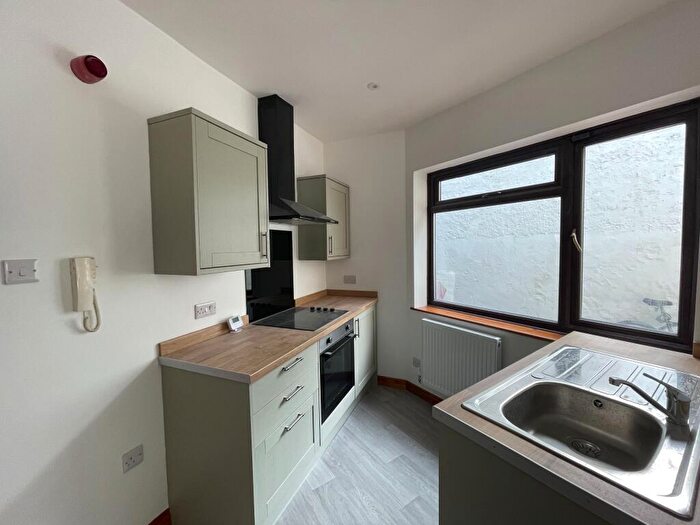Studio To Rent In Flat Neville House, DL3