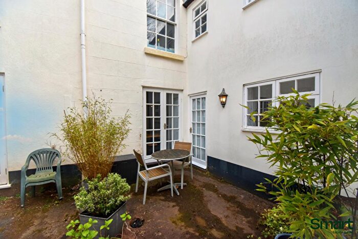 2 Bedroom Flat For Sale In Bystock Terrace, Exeter, EX4