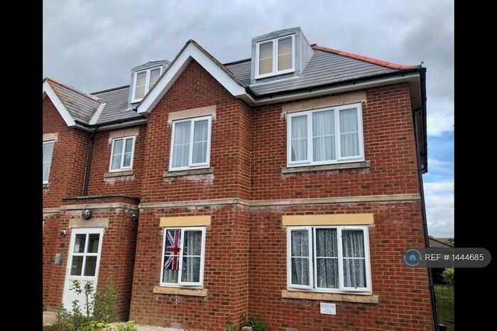 2 Bedroom Flat To Rent In High Street, Lee On The Solent, PO13